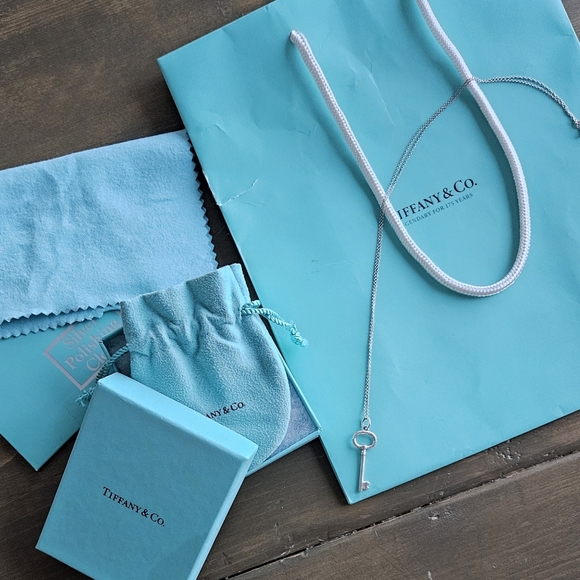 Tiffany & Co silver key necklace - Picture 2 of 5